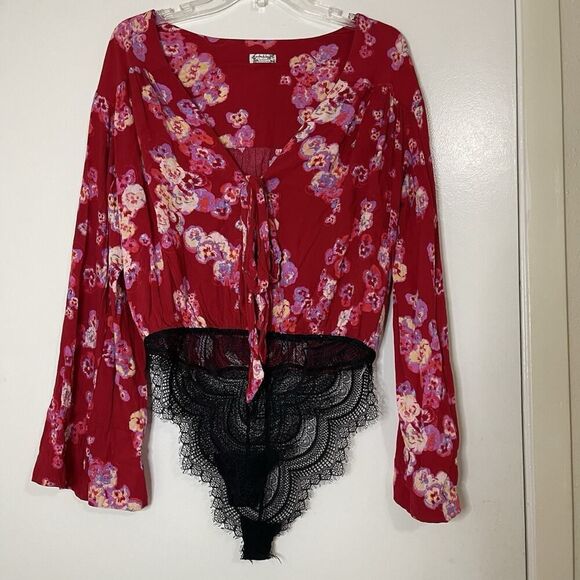 Intimately Free People Forties Feels Floral Bell Sleeve Lace Red Bodysuit XS - Picture 5 of 6
